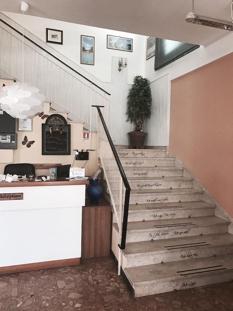 Hotel Nova Dhely 리미니 외부 사진