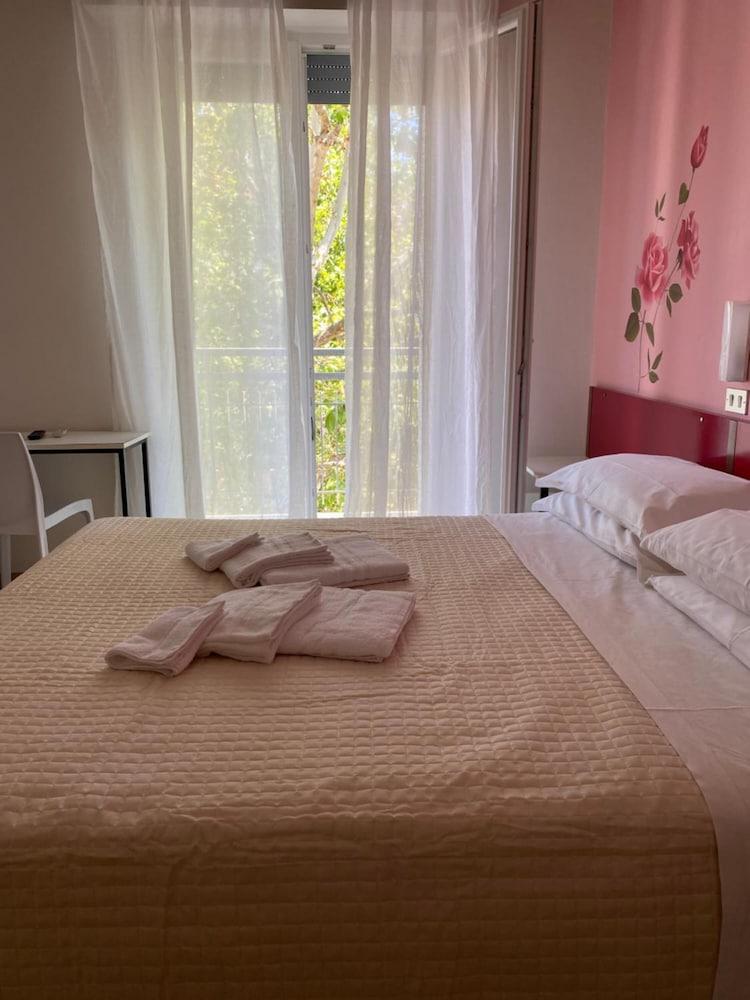 Hotel Nova Dhely 리미니 외부 사진