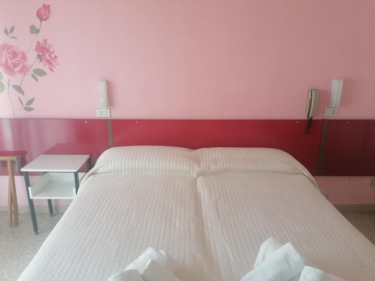 Hotel Nova Dhely 리미니 외부 사진