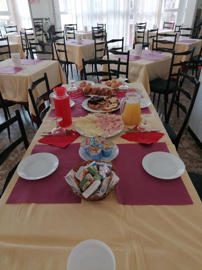 Hotel Nova Dhely 리미니 외부 사진